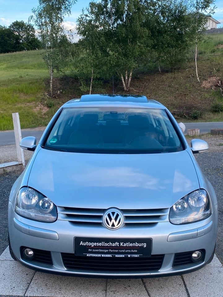 Volkswagen Golf 5 Automatik TÜV neu Mai 2026 in Katlenburg-Lindau