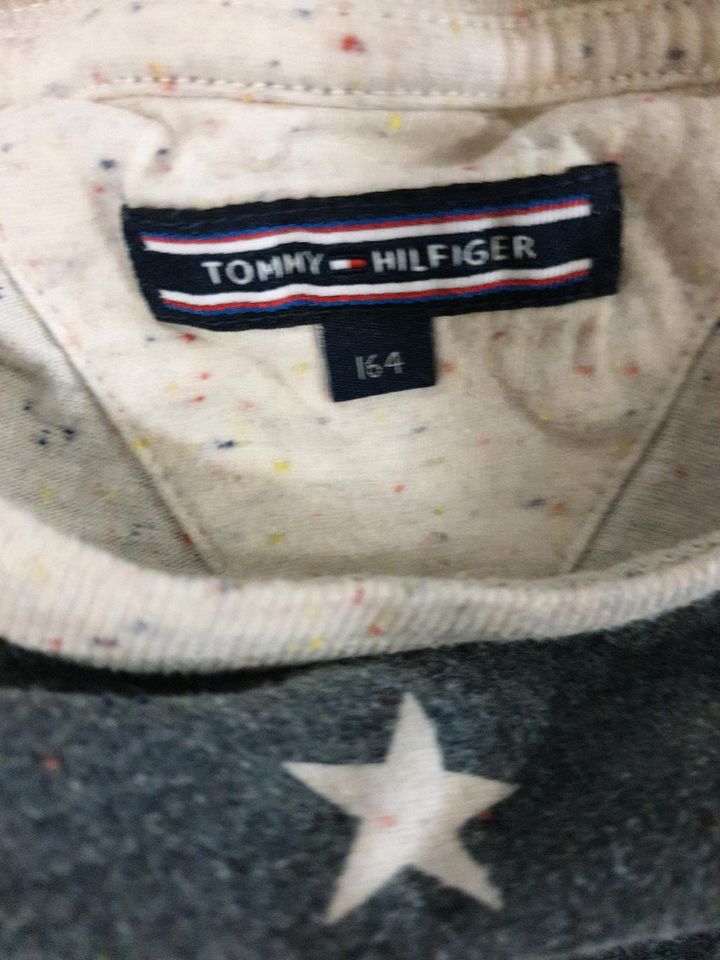 Tommy Hilfiger T Shirt Größe 164 in Kiel