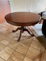 Schöner alter Tisch aus Nussbaumholz Hessen - Linden Vorschau