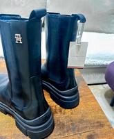Damen elegant Tommy Hilfiger Stiefel Gr.39 Neu mit Etikett Hessen - Marburg Vorschau