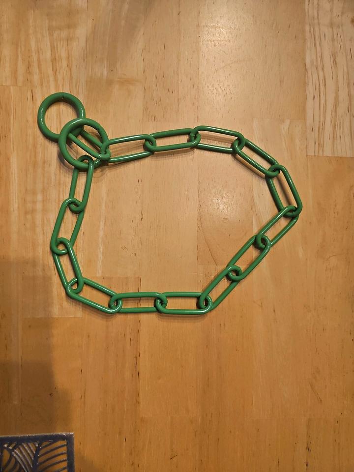 Gliederhalsband lackiert grün und dunkelgrün/petrol  55cm HU in Heiligkreuzsteinach