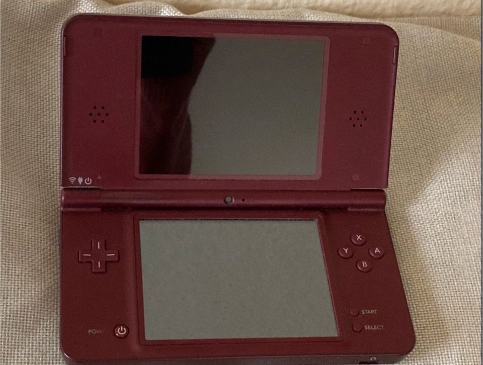 Nintendo DSi XL bordeaux Konsole funktionstüchtig in Bad Säckingen