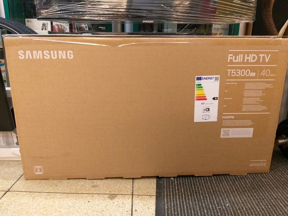 Samsung 40 Zoll, Smart TV, Nagelneue in Bochum