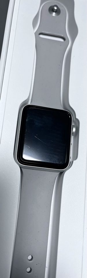 Apple Watch Series 3 , 42 mm , Gebraucht in Landsberg (Saalekreis)