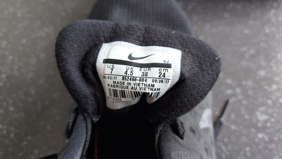 Neu: Nike Laufschuhe Sneaker Größe 38 in Koblenz