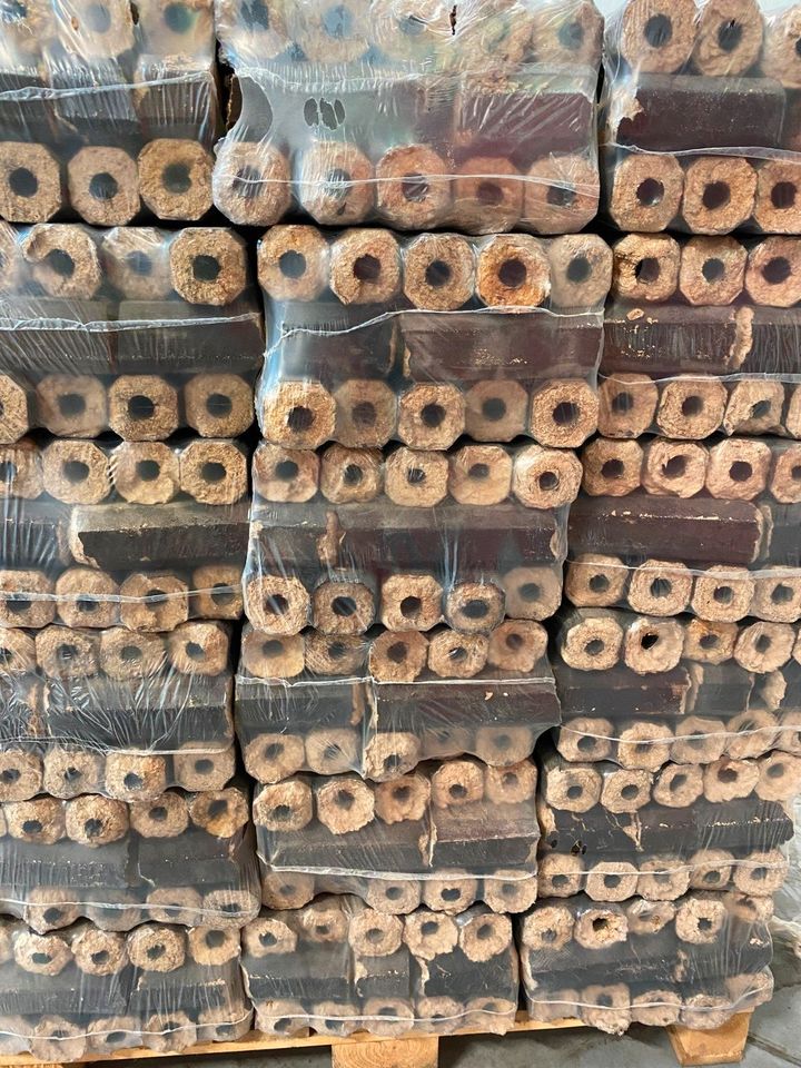 ✅ Holzbriketts Pinikay Hartholz Brennholz Kamin Ofen Holz Palette in Burkau