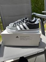 Neue ADIDAS, Sneaker, Schuhe für Herren in Größe 44, grau/weiß Frankfurt am Main - Kalbach Vorschau