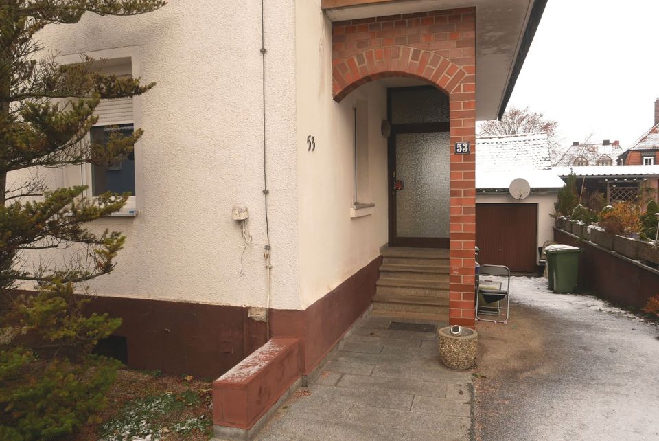 Mehrfamilienhaus mit 3 Wohnungen und 3 beheizte LKW-Garagen in Gunzenhausen