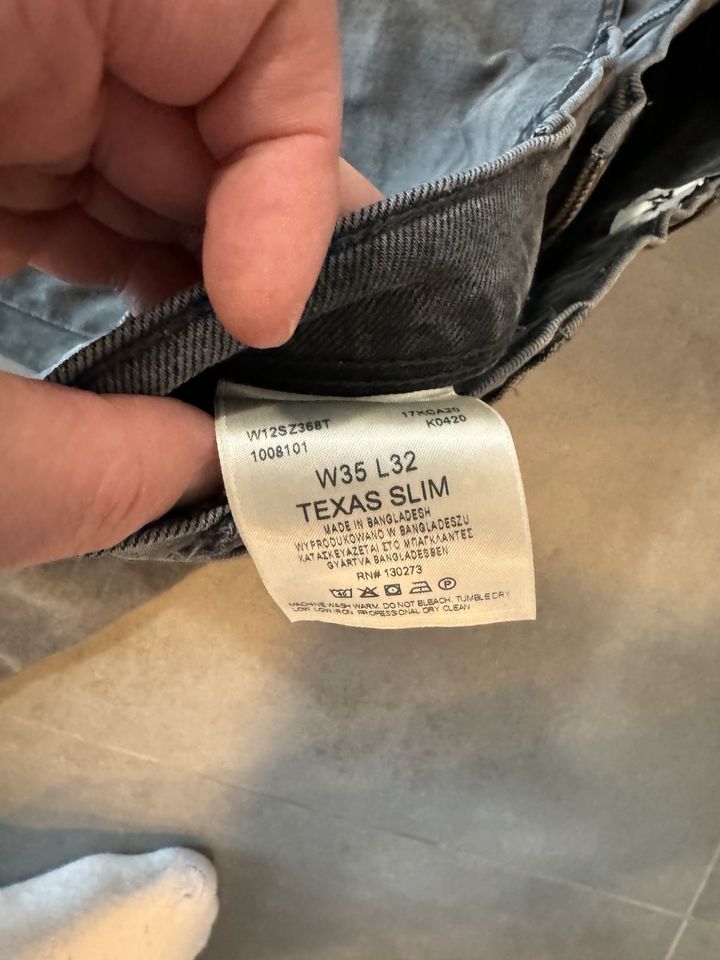 Wrangler Herren Jeans grau in Leverkusen