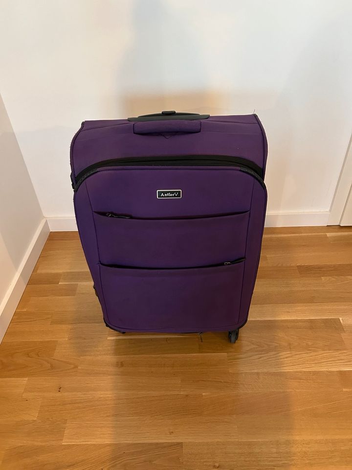 Purple medium suitcase koffer in Berlin