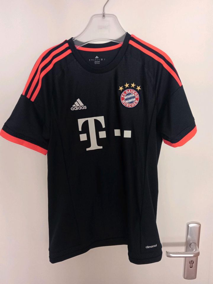 Adidas FC Bayern Trikot Tolisso #24 in Potsdam