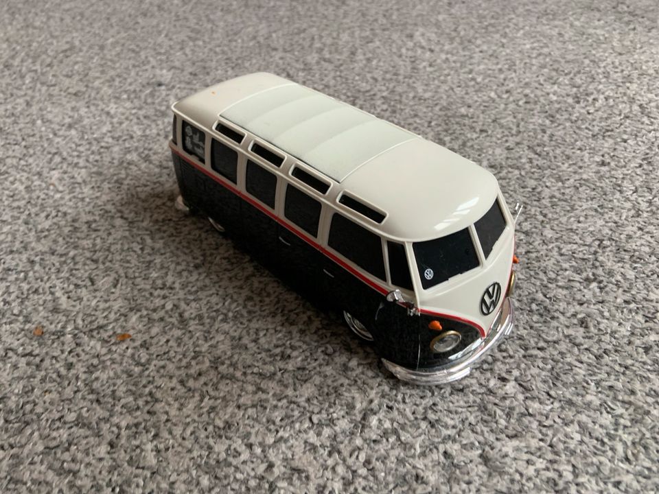 Spielzeug VW Bus in Schönefeld