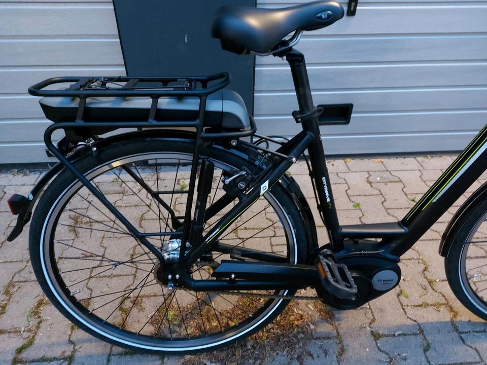 E Bike Damen Dynamics Citydrive Bosch Mittelmotor  28 Zoll in Hannover