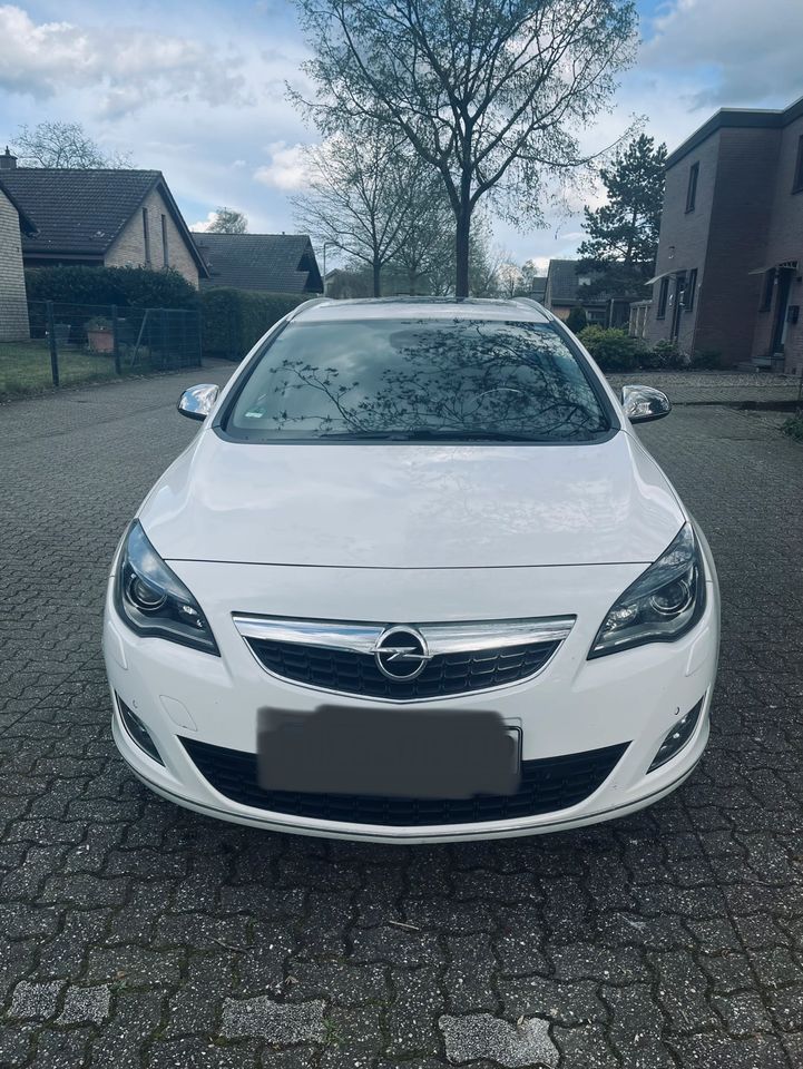 Opel Astra j in Wesel