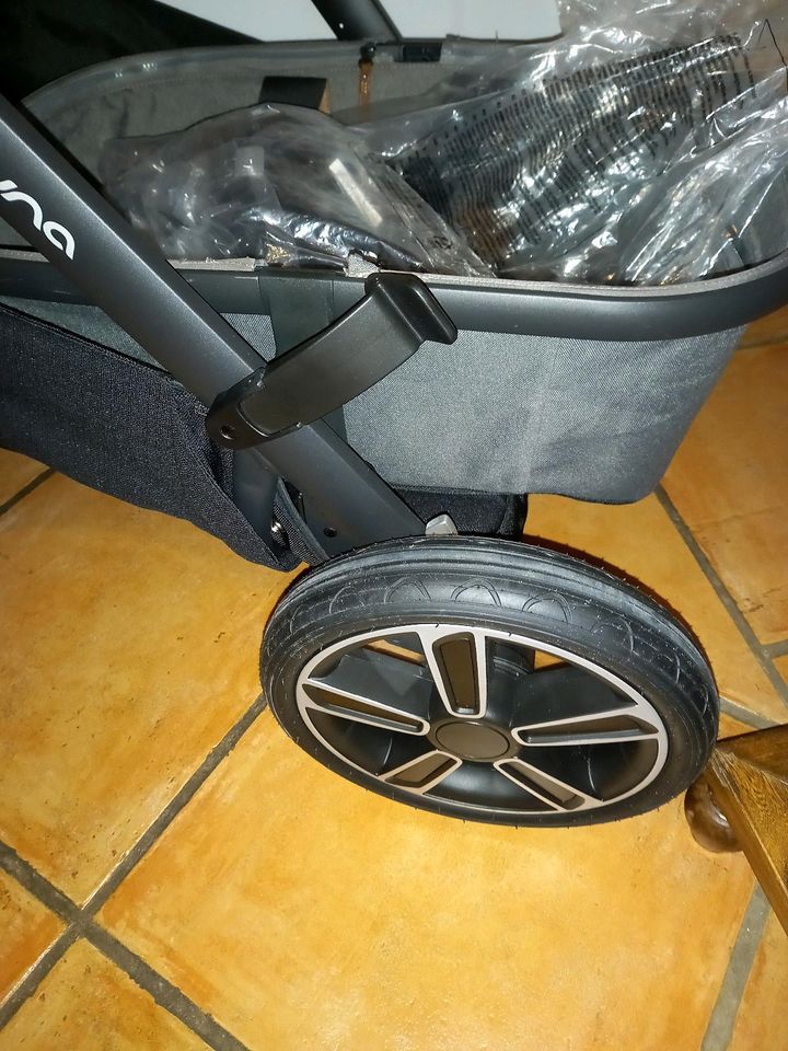 Nuna Demi Grow Kinderwagen plus Babywanne, neu  in Oxford in Großniedesheim