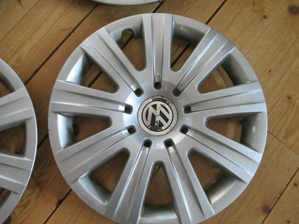 4 original VW Tiguan Radkappen 16" 5N0601147 in Goslar