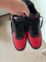 Nike Schwarz/Rot Neu/Ungetragen Gr. 45 München - Sendling-Westpark Vorschau