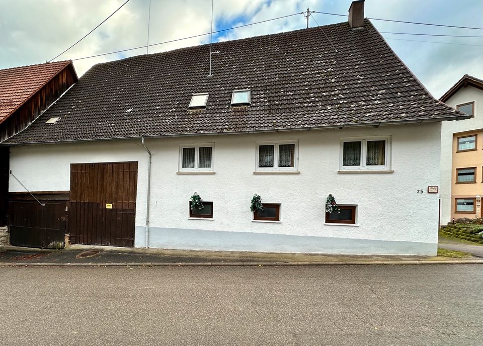 Wunderschönes Bauernhaus mit großer Scheune sucht neuen Besitzer in Sulz