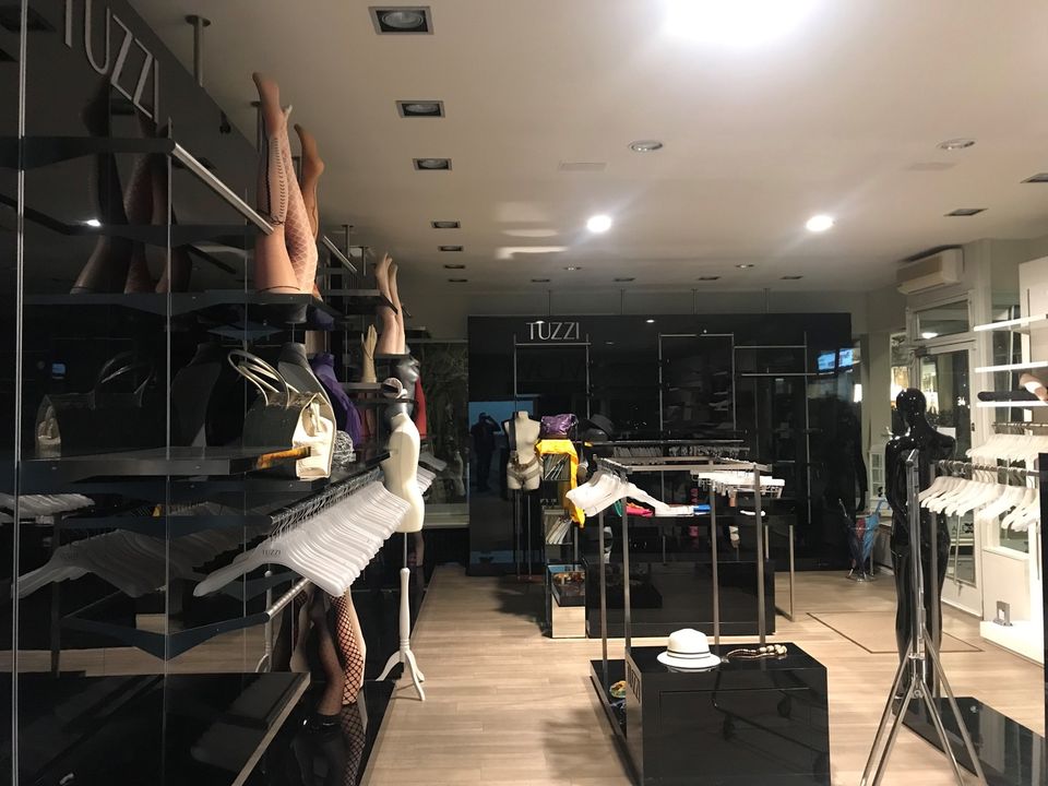 Ladeneinrichtung Modegeschäft Ladenauflösung Boutique Modeladen in Berlin