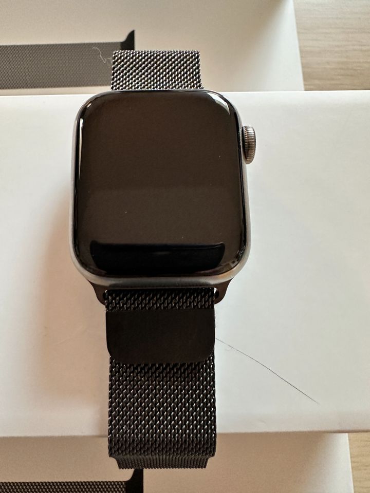 2x Apple Watch Series 6 40mm+44mm Titanium Case (GPS + Cellular) in Neuss
