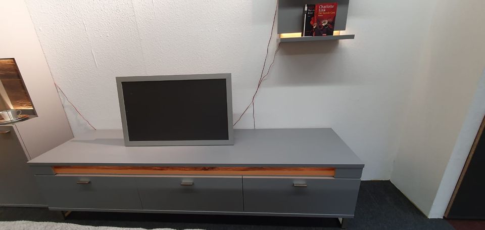 Wohnwand Marcille B/H/T ca. 285 x 178 x 50 cm  best. aus TV-Unterteil, Vitrine, Wandboard in Schwandorf