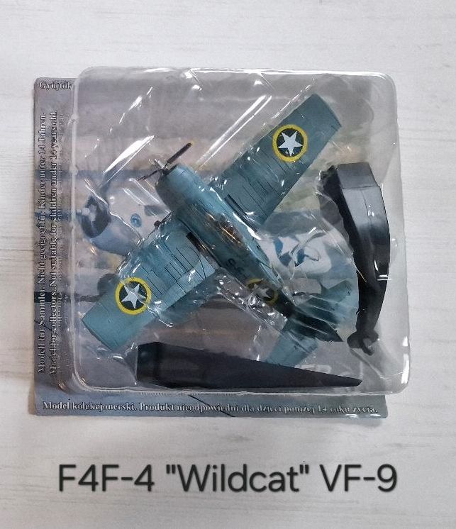 Modellflugzeug Grumman F4F-4 "Wildcat" VF-9 Amercom 1:72 in Erfurt