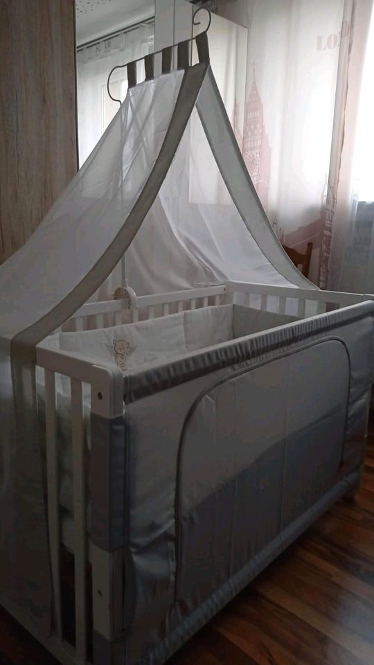 Babybett mit Matratze in Belm