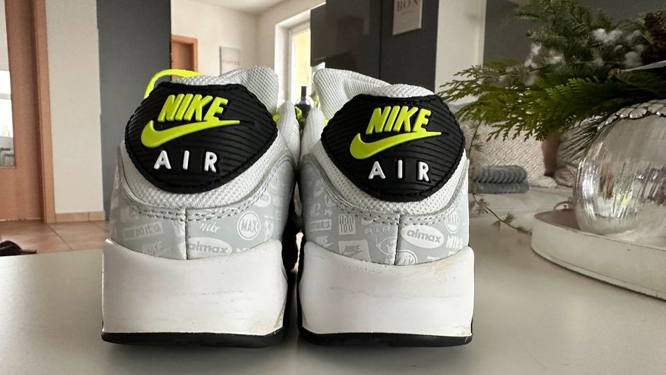 Nike Air Max Herrensneakers 42,5 selten getragen in Kesselsdorf