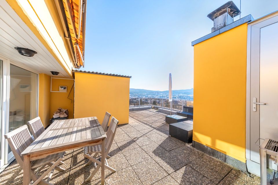 PENTHOUSE MIT OUTDOOR-SAUNA UND MALERISCHEM AUSBLICK! Absolute Privatsphäre & Stellplatz in Taunusstein