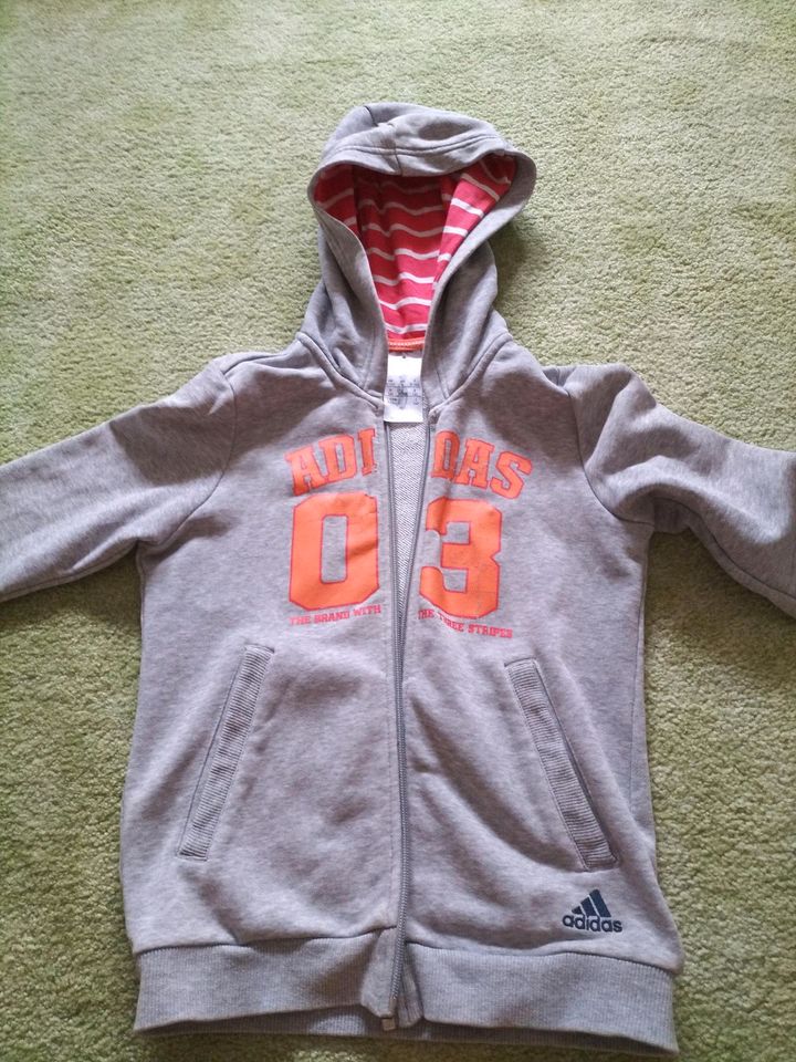 Adidas Jacke Sweatjacke Kapuze in Walpernhain