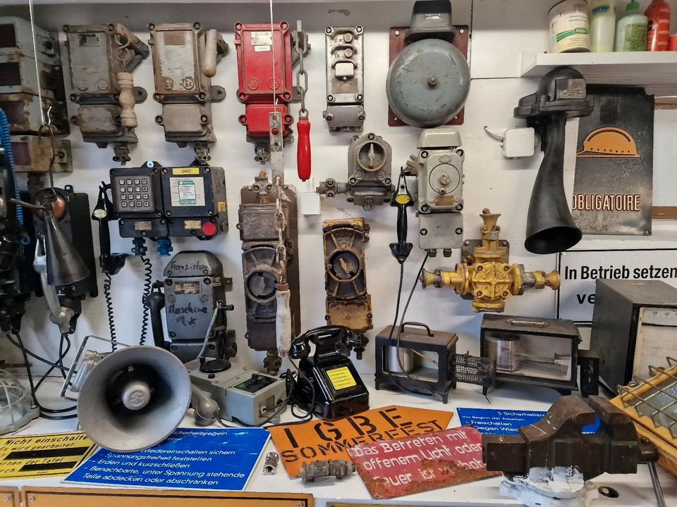 Auflösung SAARBERG Museum Geräte Telefone Signale Werkzeuge uvm. in Heusweiler