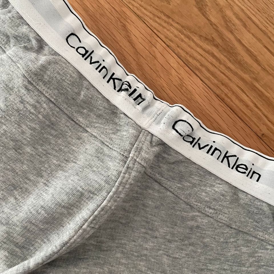 Graue Calvin Klein Hose in Frankfurt am Main