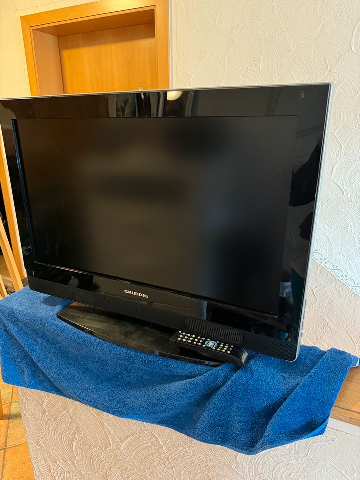 Grundig Flachbildfernsehr in Traunstein