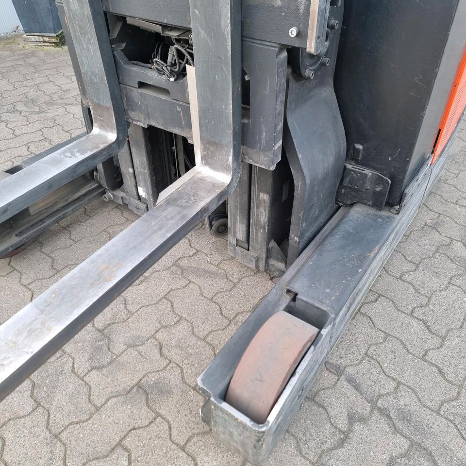 Toyota RRE140 Schubmaststapler mit Gabelkamera in Nübbel