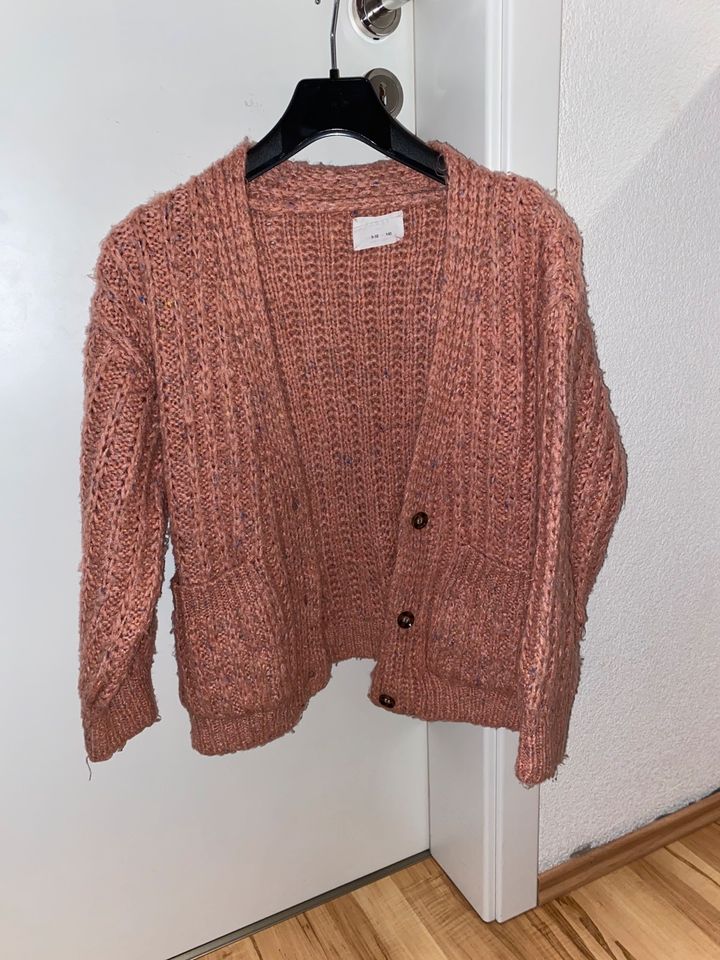 Kuschelige Strickjacke in rosa von Zara Gr 140 in Rüsselsheim