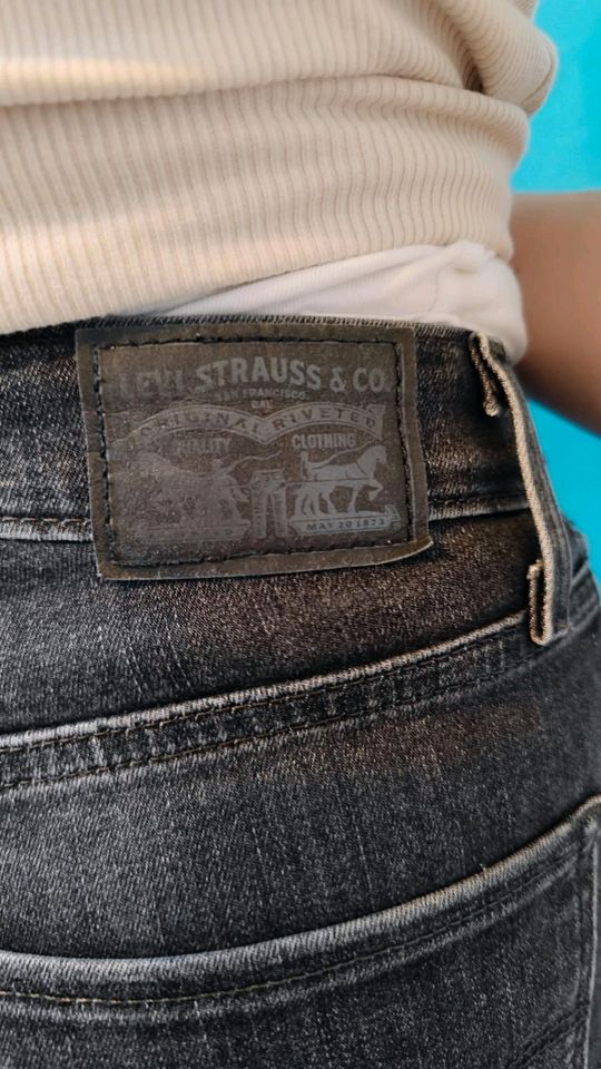 Levi Strauss Jeans grau schwarz W26 L32 XS/S high waist in Leipzig
