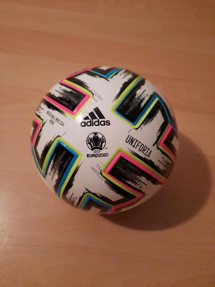 Adidas uniforia Mini Fußball in Berlin - Hohenschönhausen | eBay  Kleinanzeigen ist jetzt Kleinanzeigen