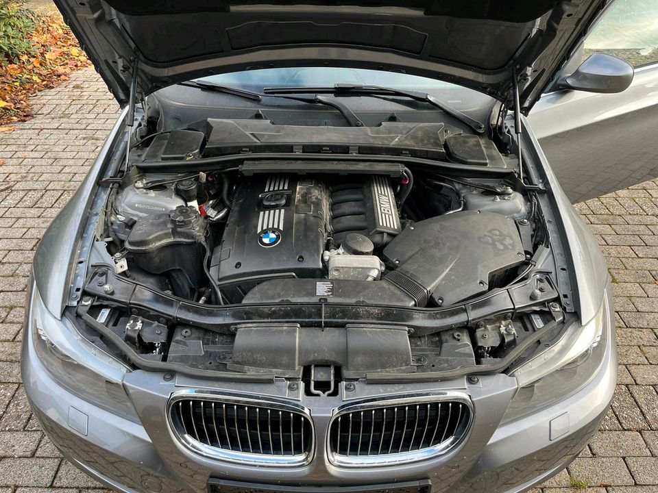 BMW 325i e90 Sonderausstattung Neu TÜV in Cloppenburg