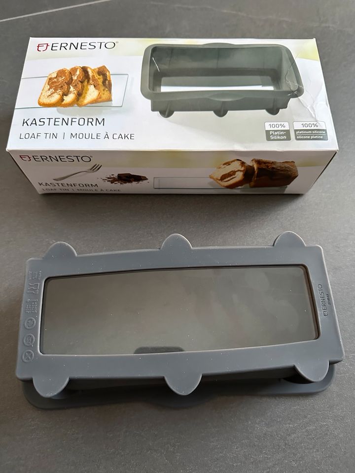Kastenform aus Silikon mit integrierter Kuchenglasplatte von Lidl in Grafenrheinfeld