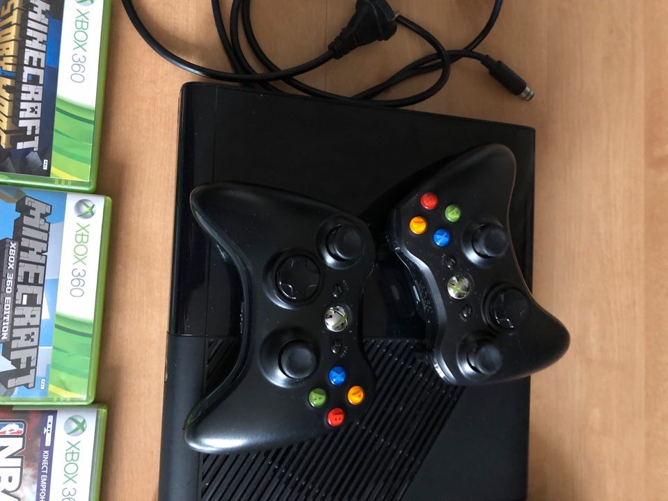 Xbox 360e, 2 Controller,Headset,3 Spiele Minecraft, NBA2K14 in Castrop-Rauxel