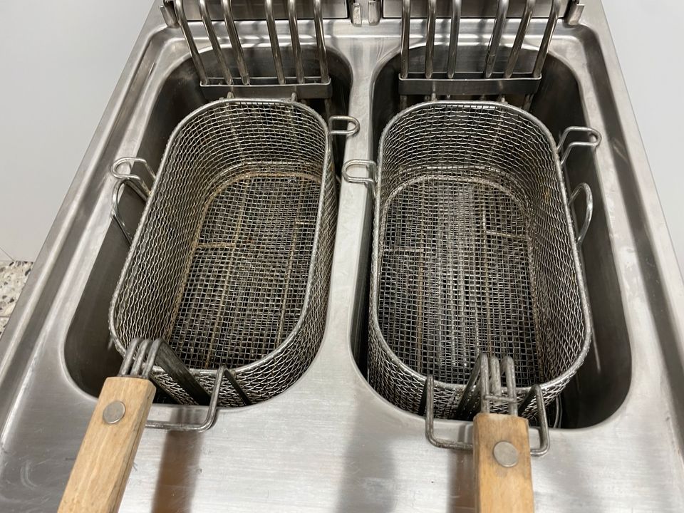 Doppelfritteuse Friteuse 2x 10 Liter Fritteuse Gastro 380V in Berlin