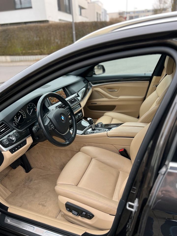 BMW 530d Touring,,Luxury-Line“Head-up-Display Kamera Scheckheft. in Frankfurt am Main