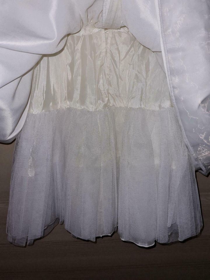 Mädchen Kleid Gr. 128 (7J.)Cinderella,Schulanfang,Hochzeit,creme in Krostitz