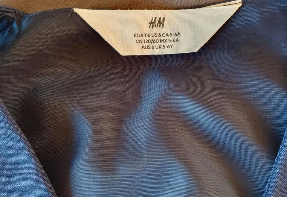Anzug H&M 116 dunkelblau Hose und Weste top in Kalletal