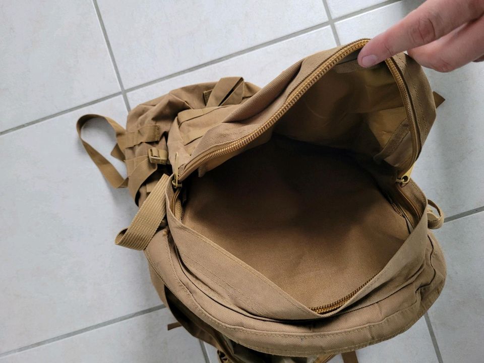 Rucksack, Outdoorrucksack, Sandfarben, Tragetasche, tüte in Trossingen