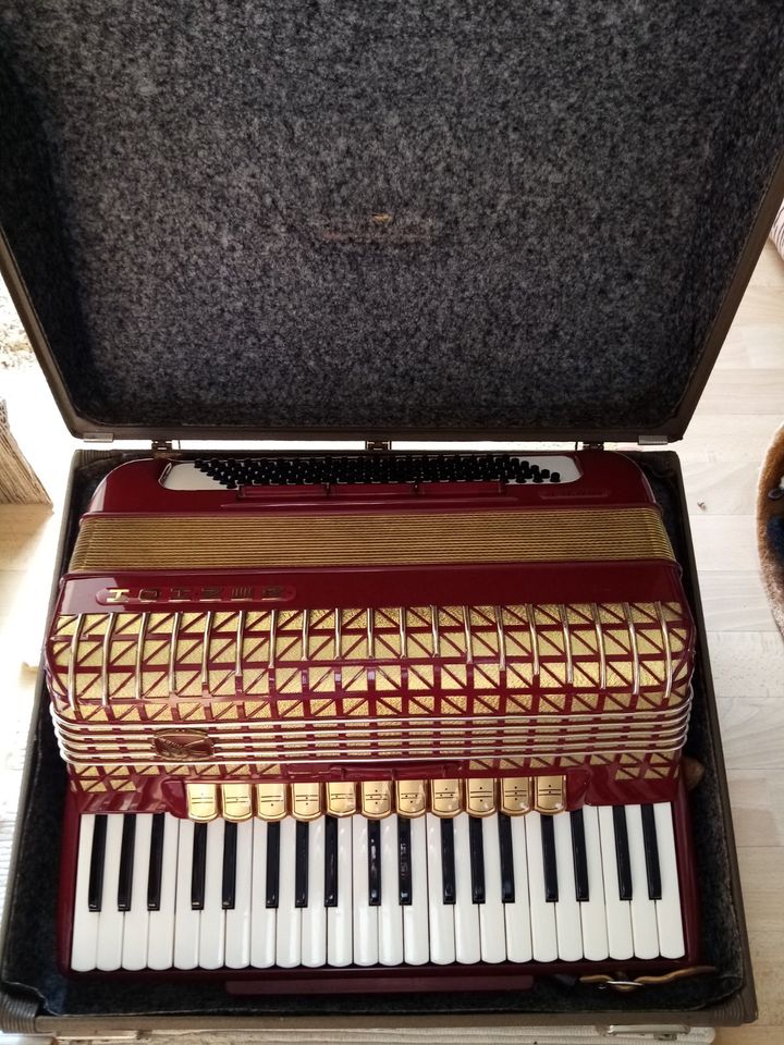 Hohner Akkordeon Atlantic de Luxe, rot, 120 Bässe, Liebhaberstück in Burgkirchen