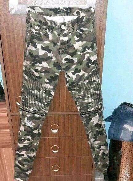 CAMOUFLAGE DAMEN JEANS.  NEUWERTIG in Langenenslingen