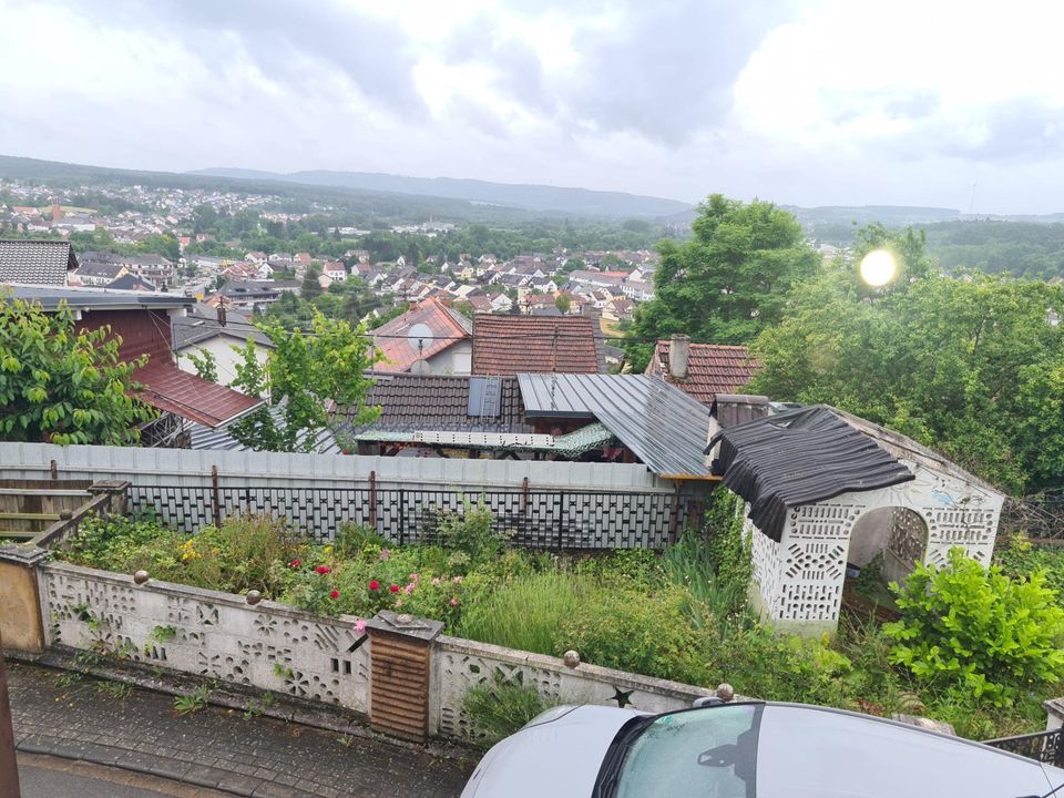 Großzügiges Handwerkerhaus mit Garage und Garten in ruhiger Lage in Schmelz in Schmelz