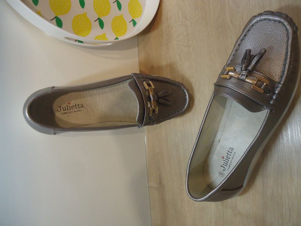 Halbschuhe Julietta 39H grau metallic Slipper/Mokassin NEU in Zwingenberg