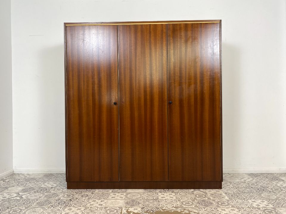 WMK Minimalistischer und sehr geräumiger Retro Kleiderschrank mit perfekter Aufteilung # Schrank Wäscheschrank Schlafzimmerschrank Wardrobe Garderobe 50er 60er Mid-Century Vintage # Lieferung möglich in Berlin